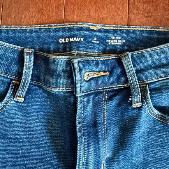 NWOT Old Navy Mid Rise Jeans - Picture 3 of 3